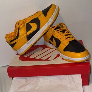 Nike Men's Black and Gold Sneaker Dunk Low Retro (BRAND NEW)